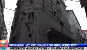 TARANTO VECCHIA - VICO PORTO: DISCARICA A CIELO APERTO. AMM. MELUCCI ANCORA NON INTERVIENE